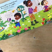 Cyfres Gwthio, Tynnu, Troi: Gardd Brysur / Busy Garden