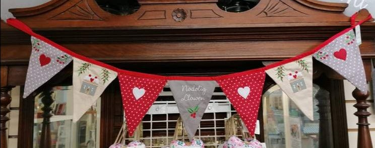 'Nadolig Llawen' House & Heart Christmas Bunting