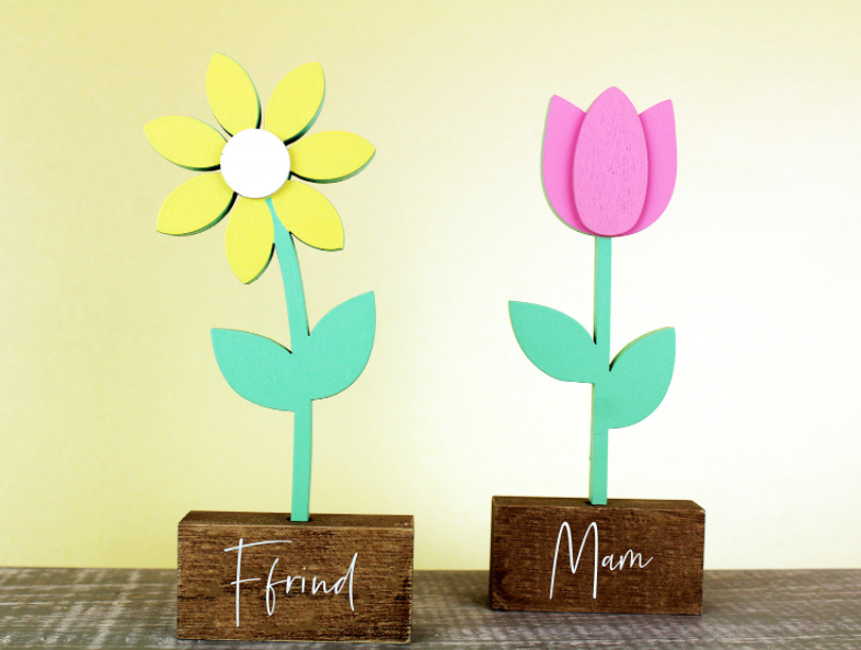 Flower word block - Ffrind / Mam