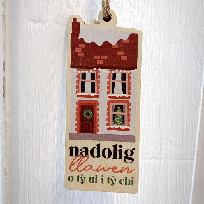 Wooden Christmas Decoration - Nadolig Llawen o Tŷ Ni i Tŷ Chi