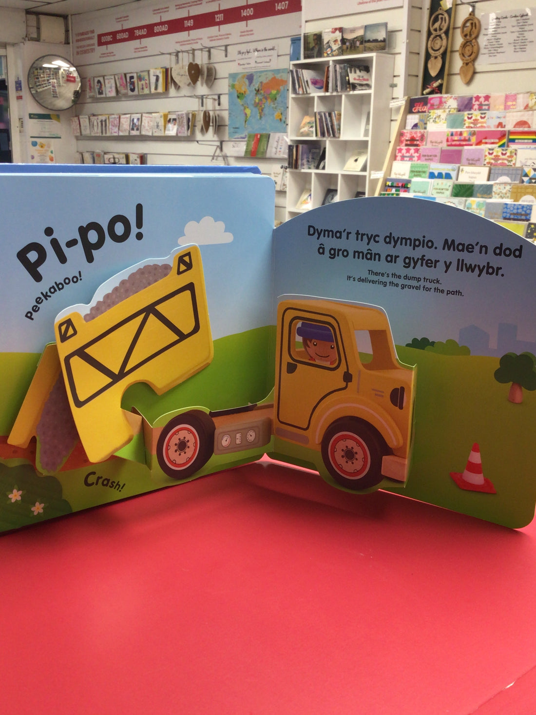 Codi Fflap Pi-po! Cloddio / Pop-up Peekaboo! Diggers