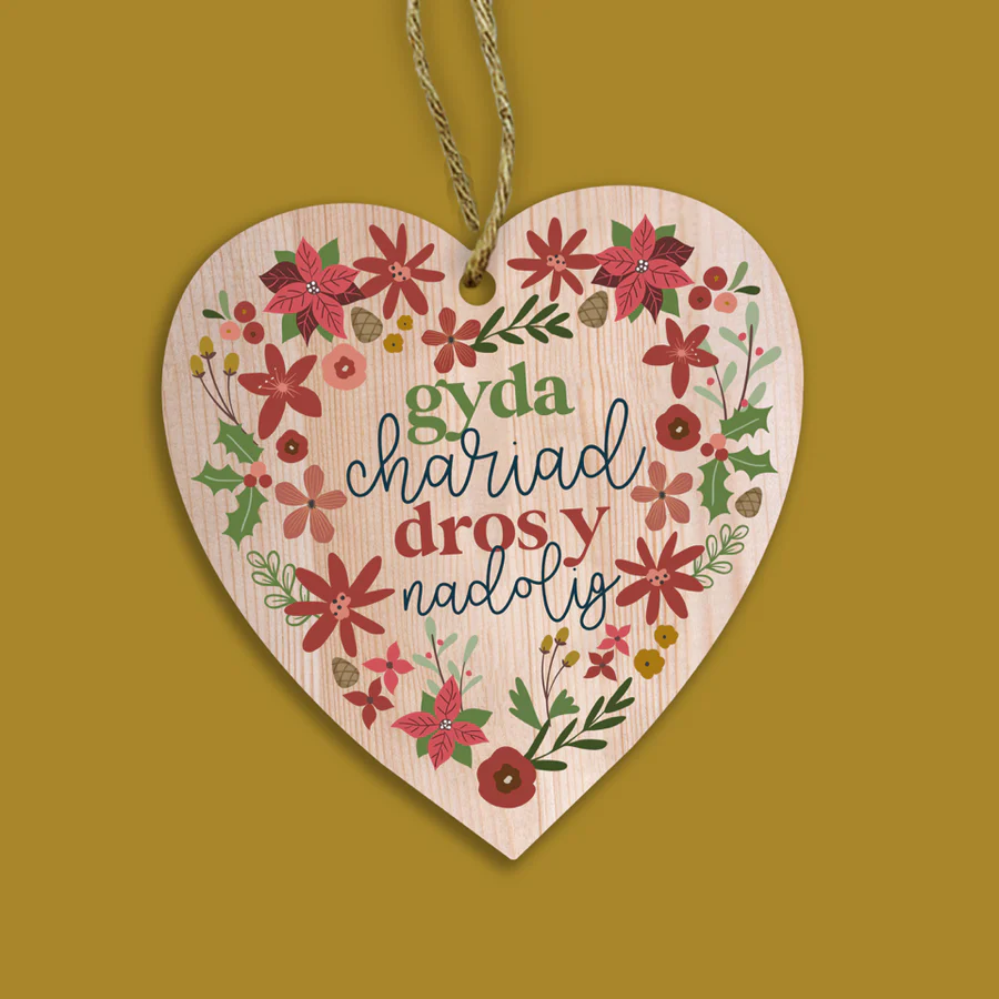 Wooden Christmas Decoration - Gyda Chariad dros y Nadolig - Heart
