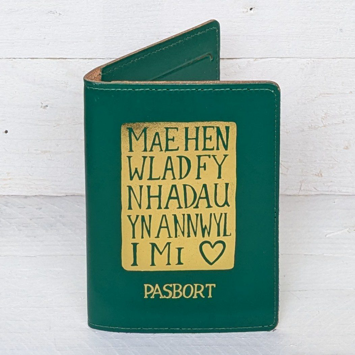 Welsh Leather Passport Cover - Hen Wlad fy Nhadau - Green