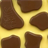 'Jiraff' Welsh Milk Chocolate and White Chocolate Bar 90g