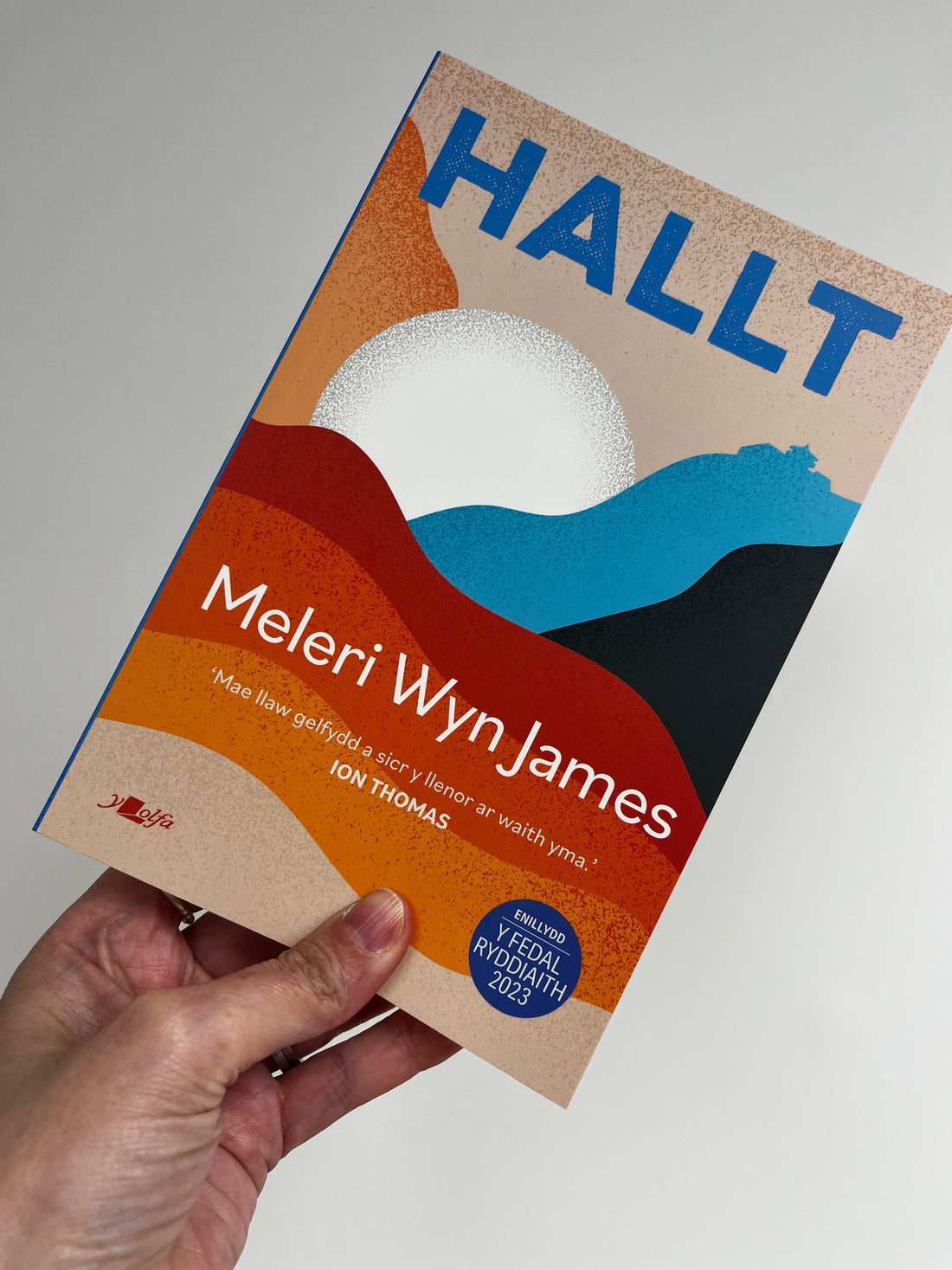 Hallt (Enillydd y Fedal Ryddiaith 2023)