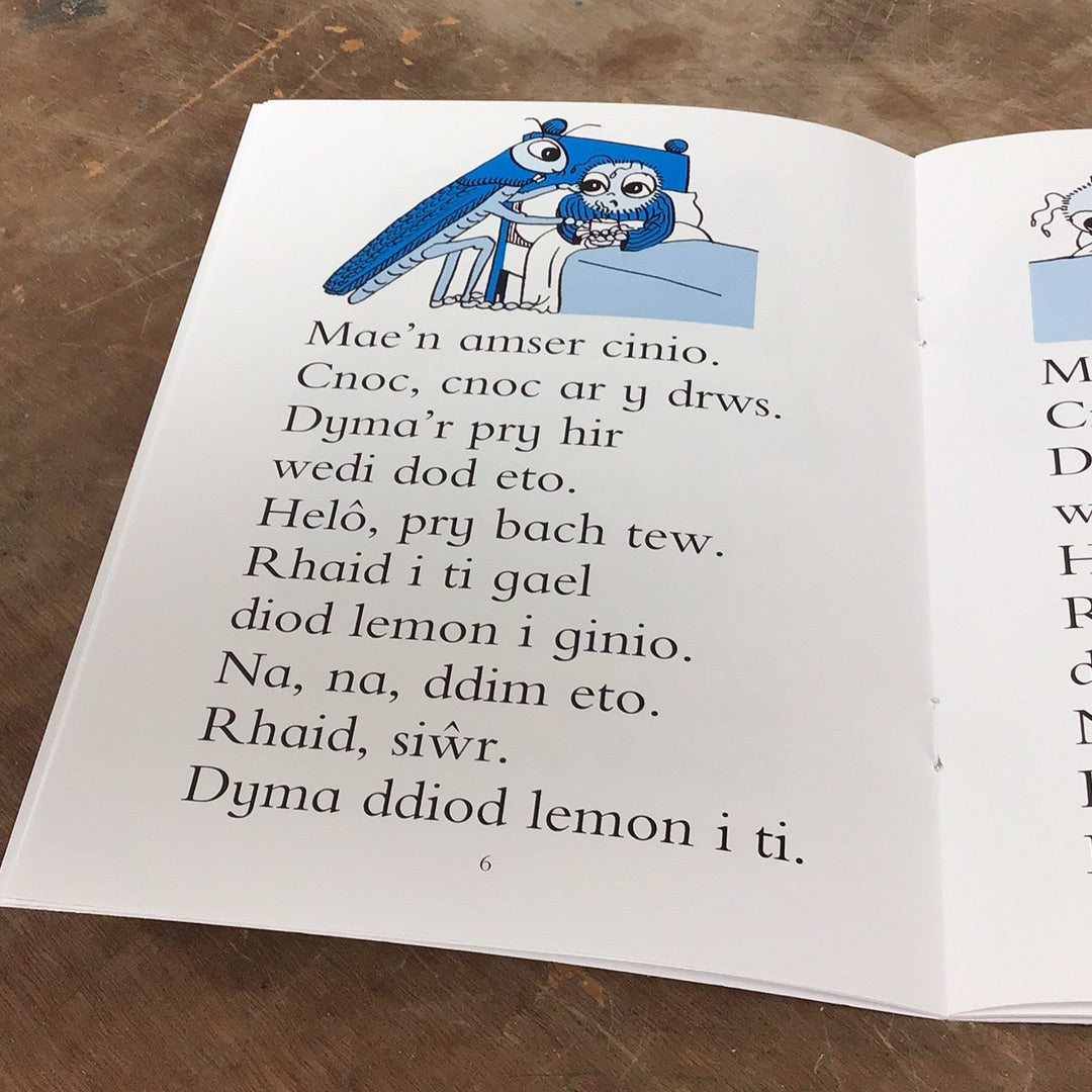 Cyfres Darllen Stori: Annwyd y Pry Bach Tew