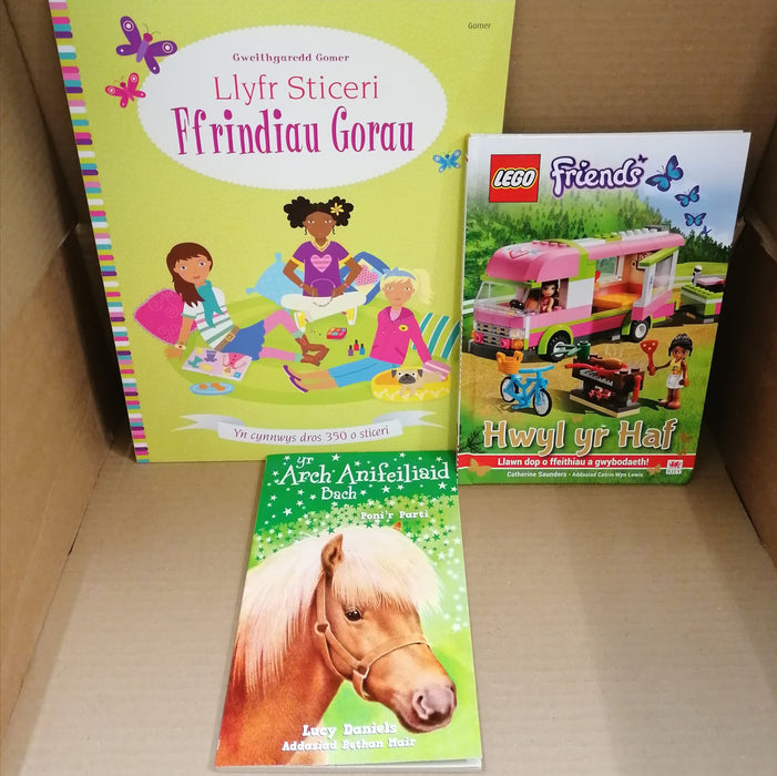 Mystery £10 book box for children aged 6-9 years