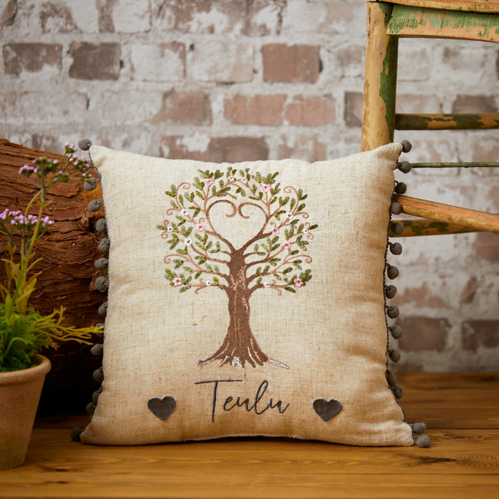 Teulu cushion - family tree