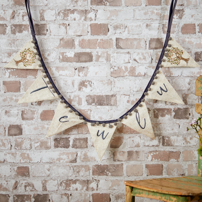 'Teulu' Welsh Family Bunting