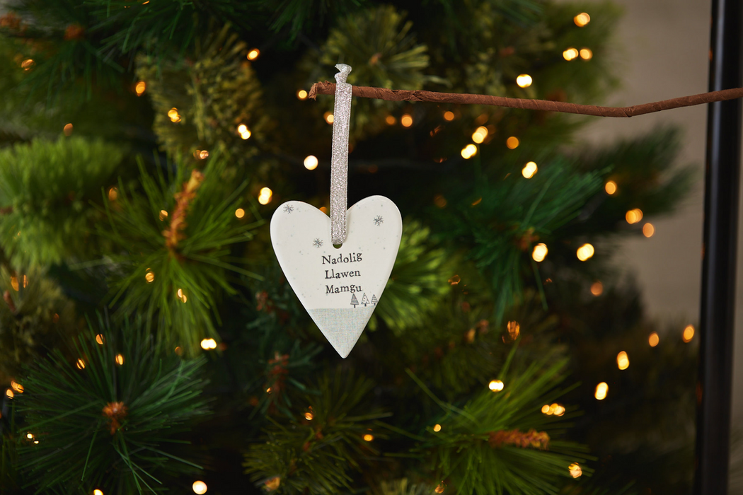 Christmas Heart Hanger - Nadolig Llawen Mamgu / Nain (Grandmother)