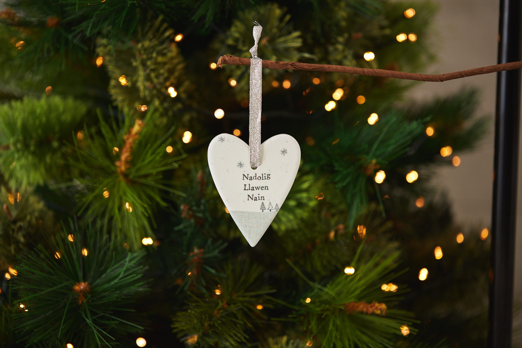 Christmas Heart Hanger - Nadolig Llawen Mamgu / Nain (Grandmother)
