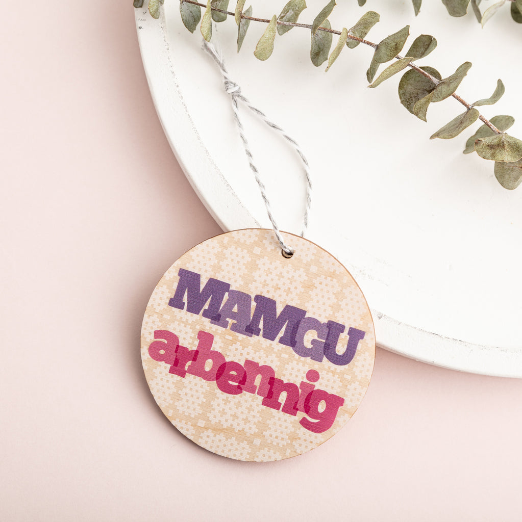 Wooden Decoration - Mamgu Arbennig / Special Gran