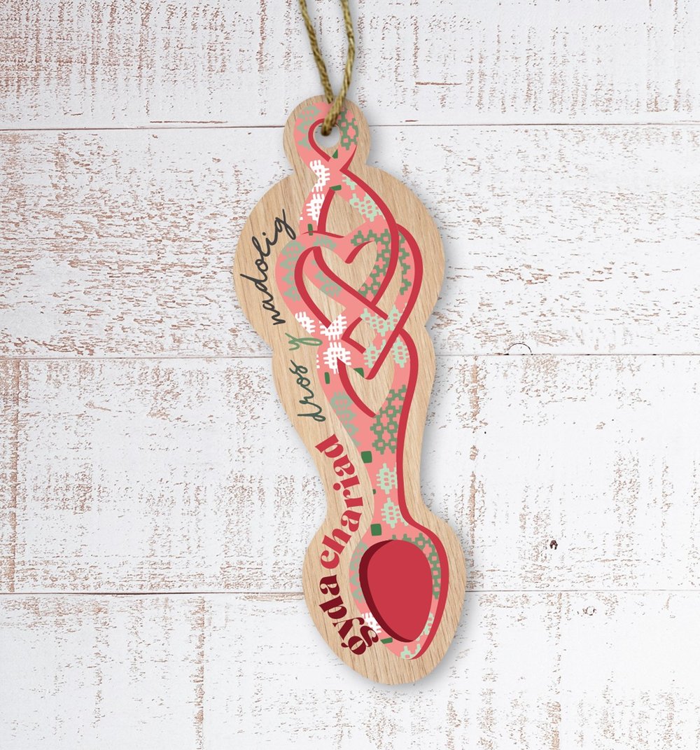 Wooden Christmas Decoration - Gyda Chariad Dros y Nadolig (lovespoon)