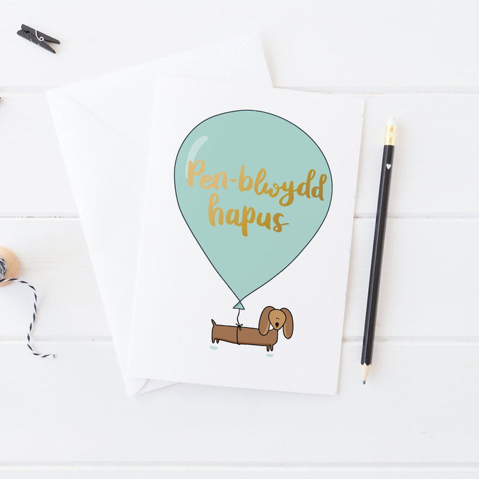 Birthday card 'Pen-blwydd hapus' - dachshund balloon