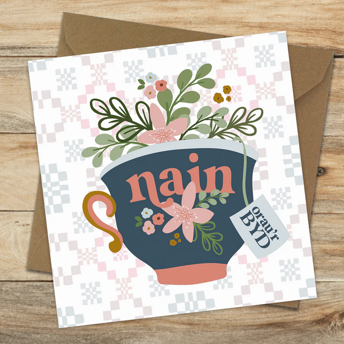Mother's day card 'Nain Orau'r Byd' teacup