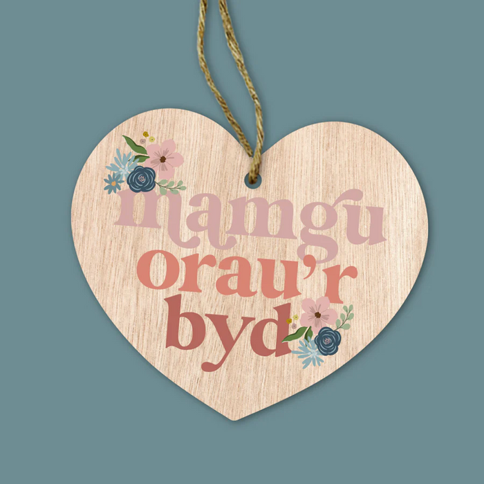 Wooden Gift Decoration/Keyring - Mamgu Orau'r Byd - Heart