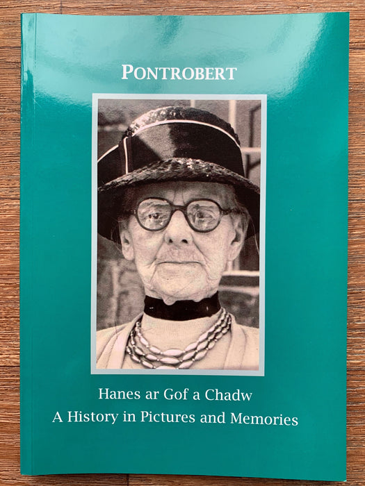 Pontrobert - Hanes ar Gof a Chadw / A History in Pictures and Memories