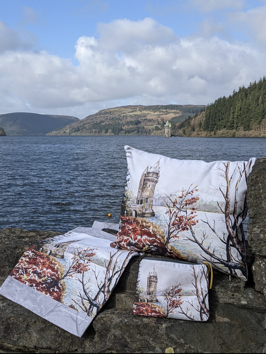 Lake Vyrnwy Collection / Casgliad Llyn Efyrnwy: Pouch