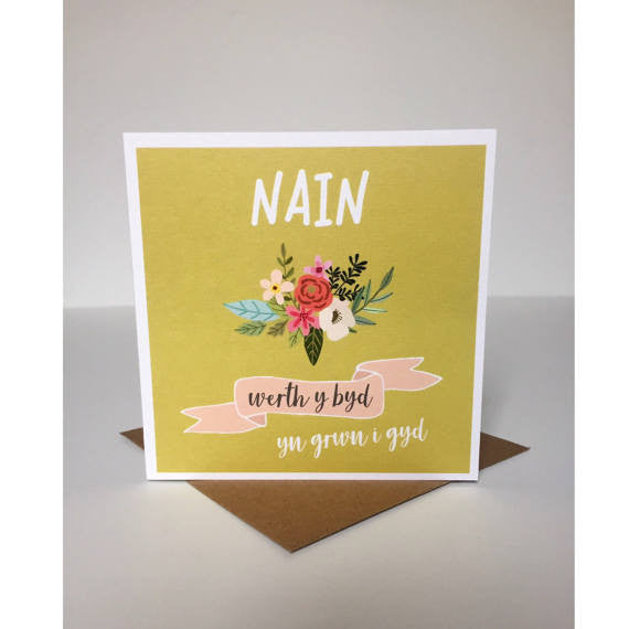 Mother's day card 'Nain - werth y byd yn grwn i gyd' gran